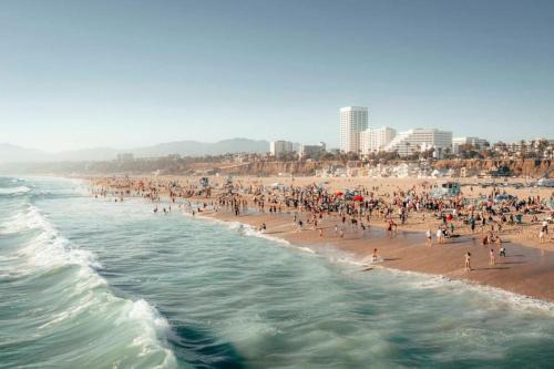 9 Advantages Center Santa Manica in Los Angeles
