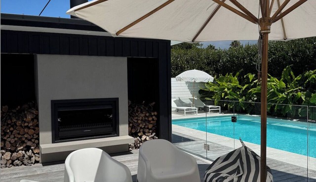 A tranquil Matakana sanctuary with pool, just 5 minutes from the beach & village in Point Wells