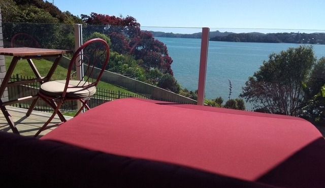 Absolute beachfront "Waimiro" Paihia in Paihia