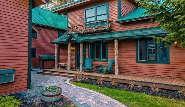 Adirondack 2 Bedroom Condo, 5 minute walk to Downtown Lake Placid in Lake Placid