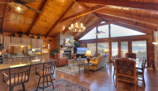 Amazing View -Smoky Mountain View Getaway ~ Cozy Feel, Like Home! in Gatlinburg
