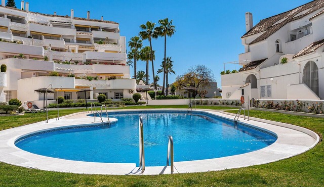 Apartment 'Alexy' with Sea Views, Wi-Fi, and Air Conditioning in Marbella