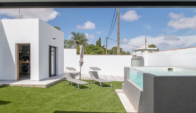 Apartment 'Casa Craspedia' with Private Pool, Wi-Fi and Air Conditioning in Vejer de la Frontera