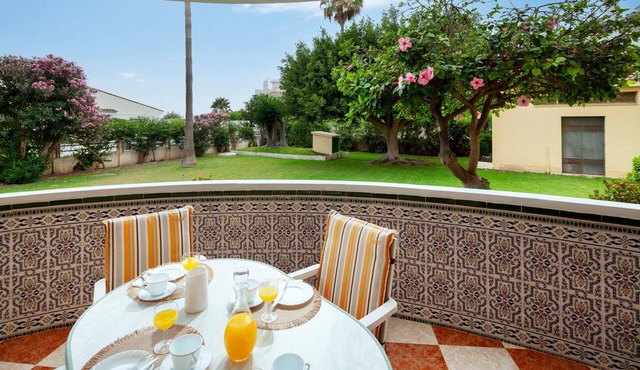 Apartment 'Los Rubios Playa' with Private Terrace, Shared Garden and Wi-Fi in Torre de Benagalbón