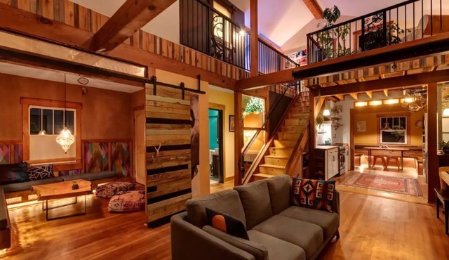 Artistic timberframe in the heart of the City in Bellingham