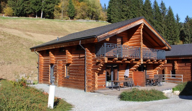 Authentic log house near top ski resort in Jenig