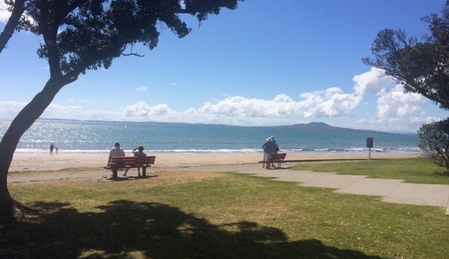 Beach Lodge - Walk to beach and Shops in Murrays Bay