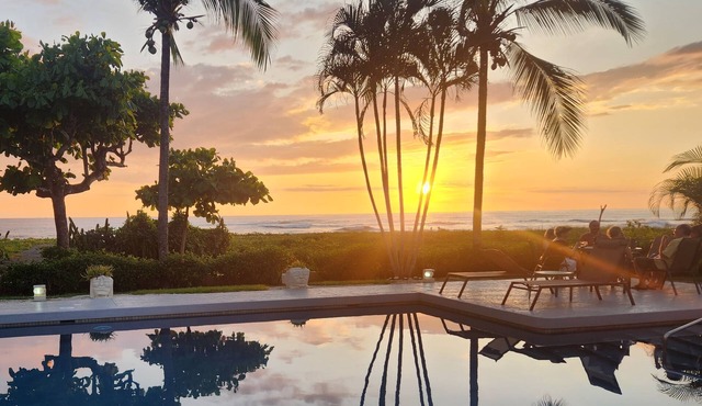 Beachfront, breathtaking ocean views 2beds/2baths condo with ocean-front pool in Junquillal