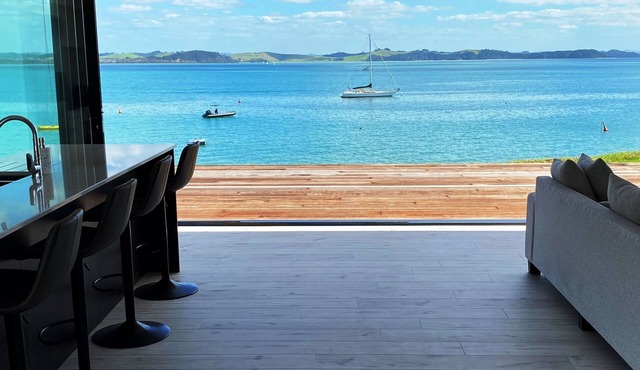 Beachfront Luxury Villa - Infinity Sea Views, Spa Pool, Kayaks near Russell in Russell