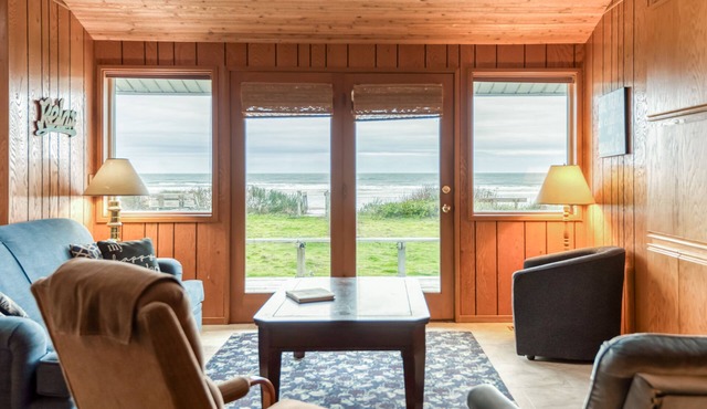 Beachfront Pet Friendly Home in Waldport, Ocean Views, Lovely Yard in Waldport