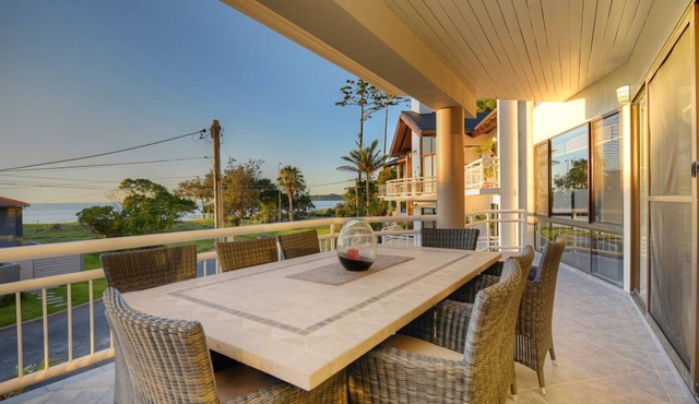 Beachside Manor - Stunning 6-bedroom, 3-bathroom home in an exclusive, absolute beachfront location in Sapphire Beach