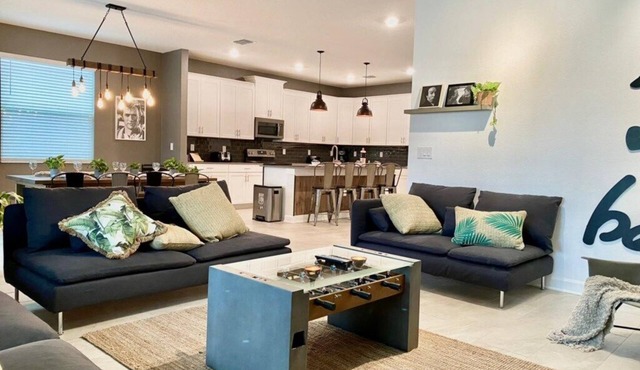 Beautiful 6 Bedroom 5 Bath Pool Home 214 in Four Corners