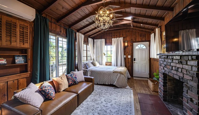 Beautiful Bungalow with Indoor Fireplace in Los Angeles