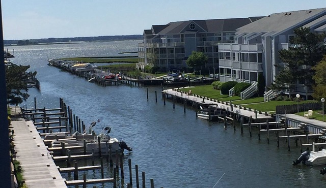 BEAUTIFUL & CLEAN! Waterfront condo with epic sunsets and a POOL! in Ocean City
