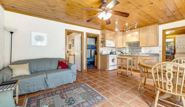Beautiful house close to Yosemite with nature views & W/D - tranquil location in Groveland