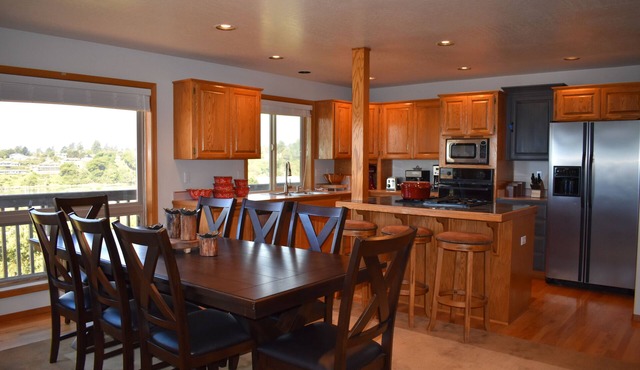 Beautiful Ocean View Home On The Majestic Coast Of Oregon The Blue Heron in Brookings