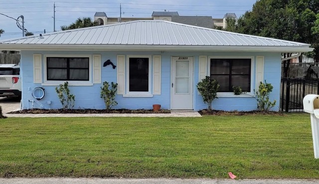 'Blue Dolphin' Beach Cottage - With Private Pool in Panama City Beach