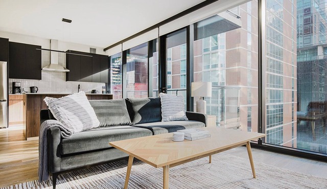 Blueground | River North, balcony & pool, nr Pier in Chicago