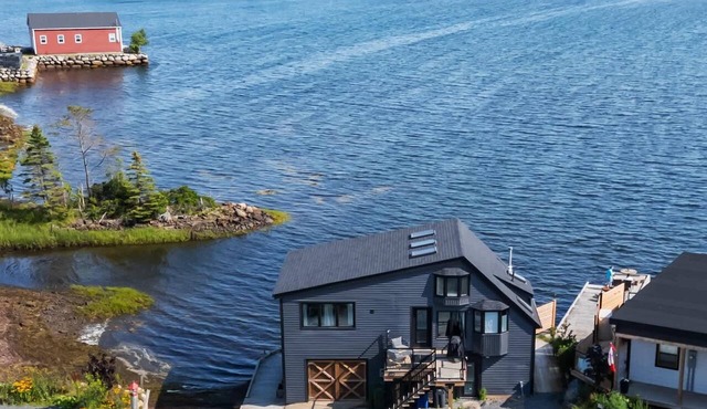 Book 2 homes together. Ocean Views. Sleeps 8! in Lunenburg