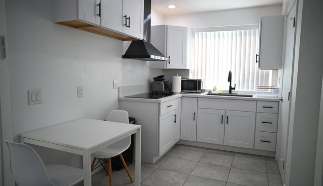 Bright 2BR Home w/Closets & In-Unit Washer/Dryer in El Segundo in El Segundo