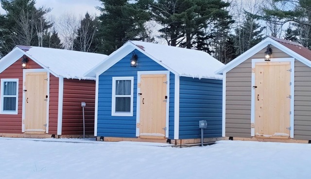 Bunkie Cabin(dbl bed with dbl Bunkie bed) close to Lakes,Zipline,Ski & Vineyards in vaughan West Hants
