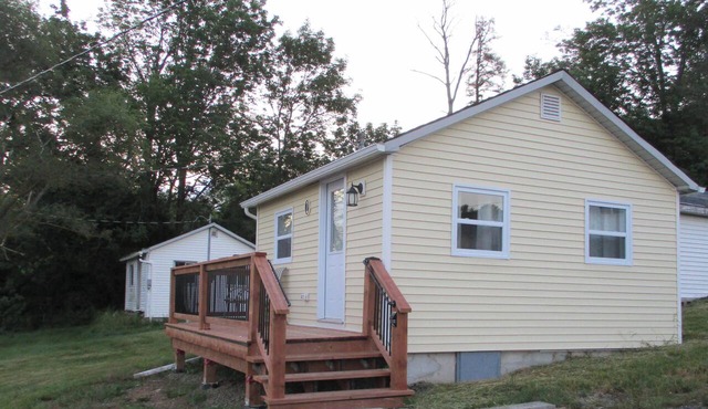 Cabin #2 (small one bedroom cabin) Not pet friendly. in Clementsport