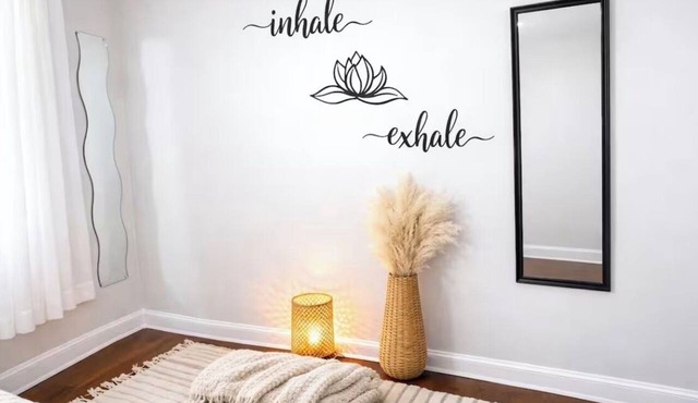 Capitol Hill King Bed Suite+Free Parking+Private Lounge in Washington