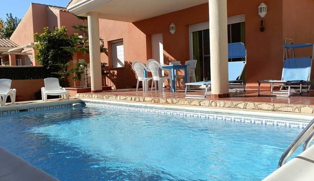 CASA JERONI, Ideal house for your holidays near the sea, free wifi, optional air conditioning, private pool, pets allowed, dog’s beach in Deltebre