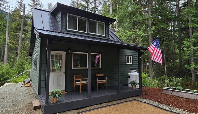 Cascade River Hideaway-Dogs welcome, off-grid in Marblemount