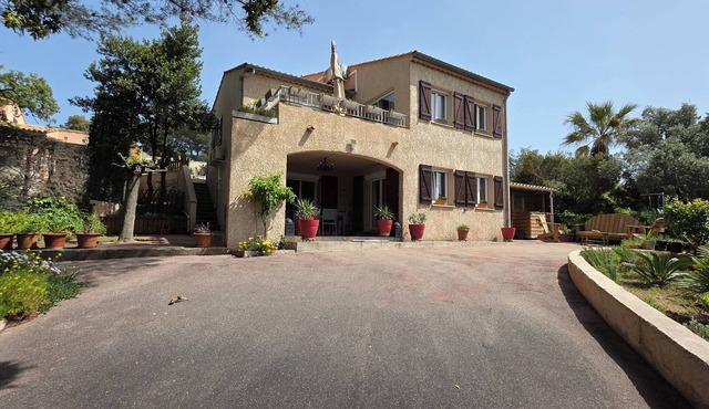 Charming 2-bedroom house with WiFi, AC in superb Saint Raphael in Saint Raphael