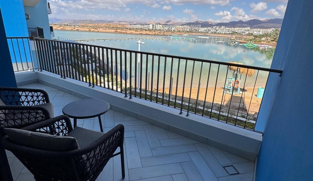 Charming 2-bedroom apartment in lovely Aqaba with AC in Aqaba