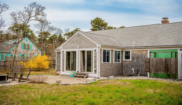 Charming cape home near beach, town, bike path & shops | Central AC in Chatham