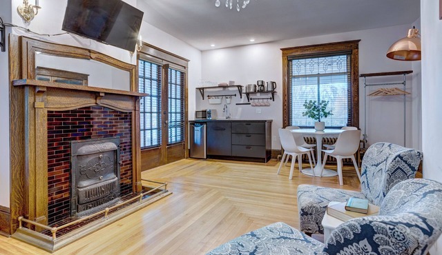 Charming Heritage Suite w/Cozy Sunroom & Deck (Suite 1) in Lunenburg