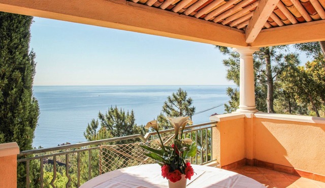 CHARMING STUDIO 28m2 terrace 22m2 PANORAMA MER/MASSIF DE L'ESTEREL in Théoule-Sur-Mer