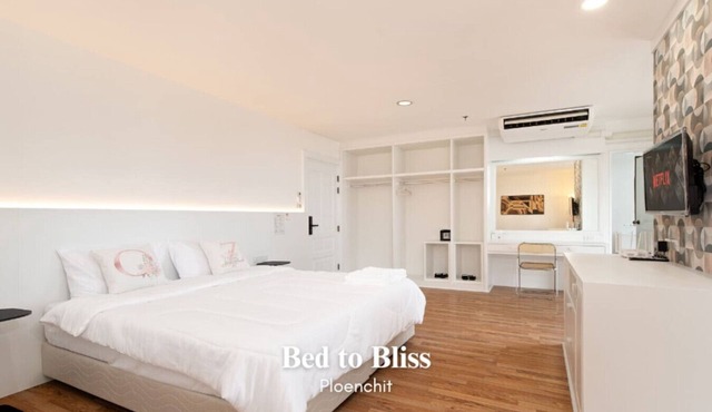 Chic King Bed Apt w/Bathtub, BTS Central BKK BTB9 in Pathum Wan