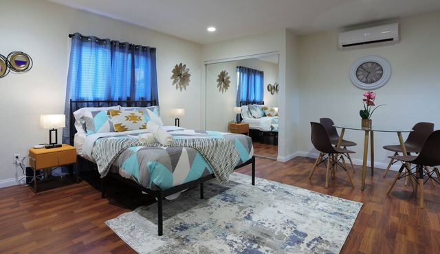 Chic LA Studio Oasis near LAX, SoFi, USC, DTLA in Los Angeles