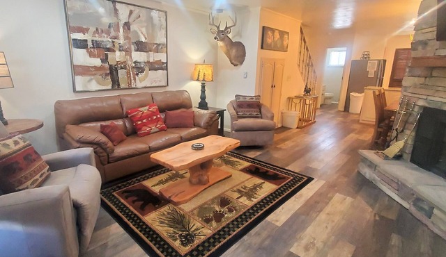 CJ Townhouse 7 - On The River - Across from the Fishing Ponds in Red River