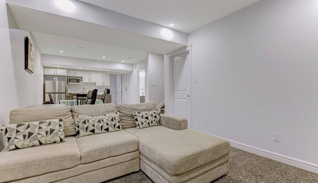 Comfortable Basement Suite in SW Edmonton in Edmonton