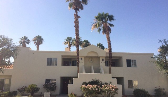Condo Oasis at Desert Breezes Resort near Indian Wells Tennis Center in Palm Desert