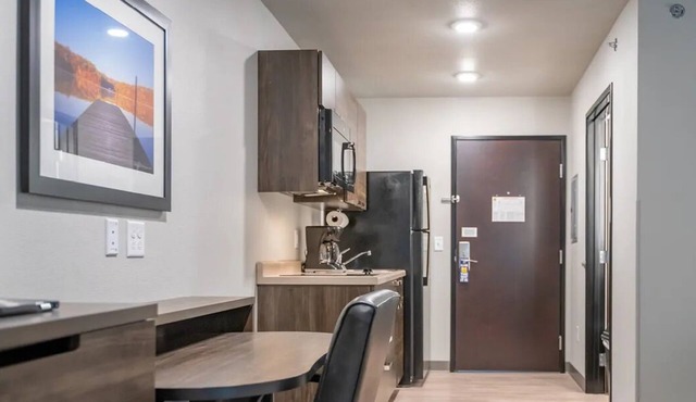 Conveniently Located 3 Unit w/Cooking Space – Ideal for Families & Couples in Chelan County