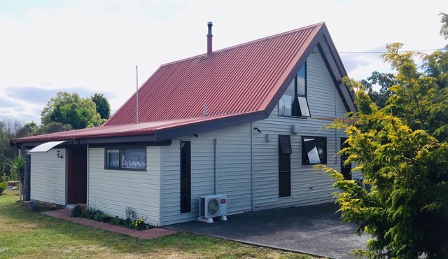 Cosy chalet style house at Tongariro National Park near to Tongariro Crossing. in Ōwhango