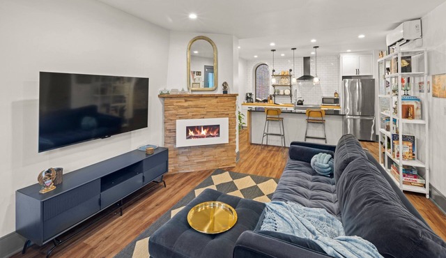 Cozy Capitol Hill 2 BR, Walk to sites, Parking in Washington