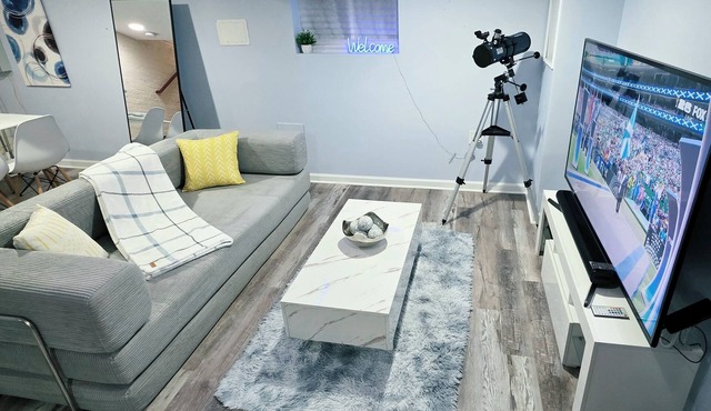 Cozy Getaway with Modern Look & Free Private Parking. in Washington