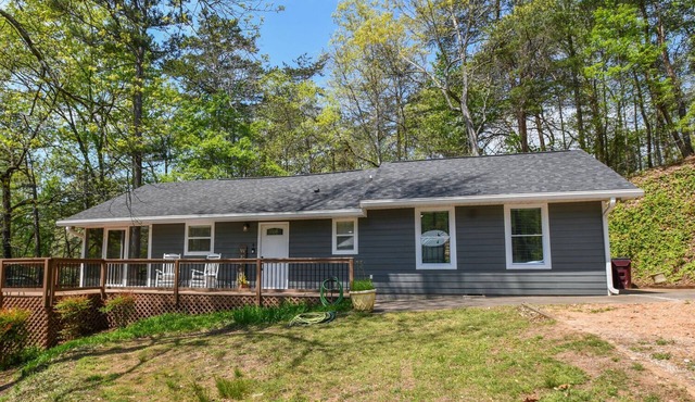 Cozy Waterfront Cottage with Fire Pit & Private Dock in Gainesville
