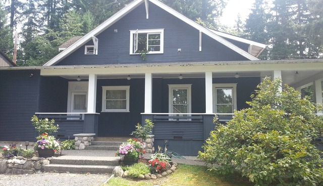 Craftsman Duplex in Old Town Issaquah - Free Wi-Fi in Issaquah