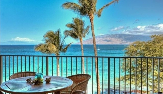 Direct Oceanfront/Beachfront Luxury! Recently Remodeled in Kihei