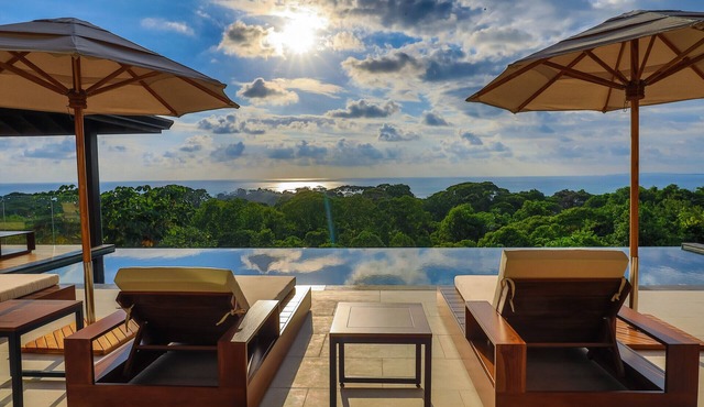 Dreamy Jungle/Ocean-View Luxury Villa w/pool in Dominical