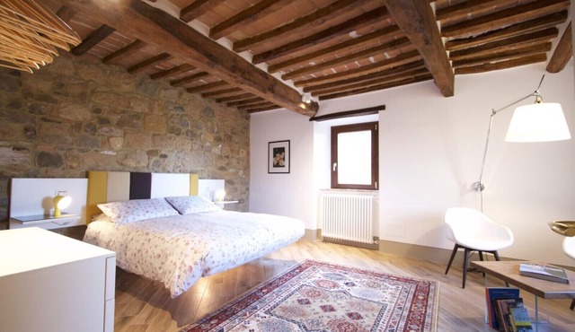 Elegant apartment with garden view and rooftop terrace in Monticchiello