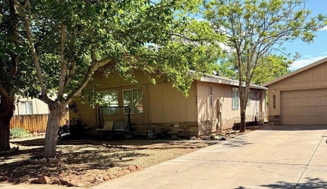 Fantastic 2-bedroom house with AC in charming Ivins in Ivins