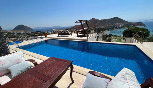 Flat w Private Pool 5 Min to Beach in Akyarlar in Bodrum